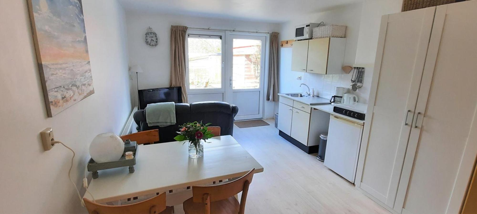Appartement 2 Met Terras Aan De Tuin Van Op De Roemte Baflo 외부 사진